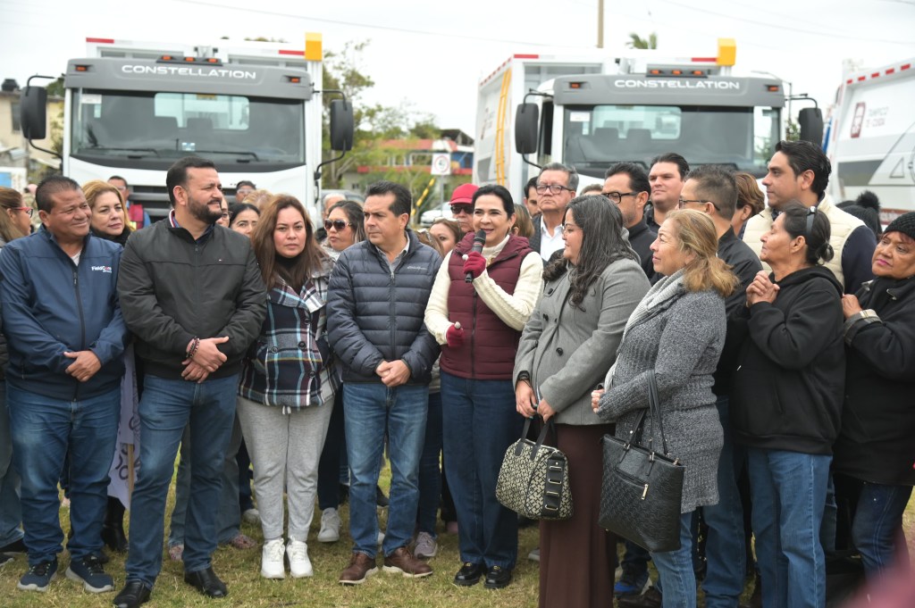 Entrega Mónica Villarreal Seis Nuevos Camiones Recolectores de&nbsp;Basura