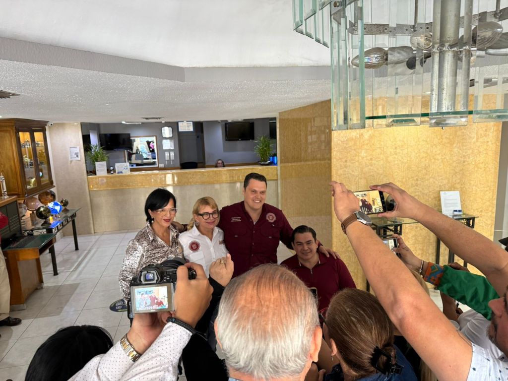 Escuchan diputados a líderes comerciantes ambulantes de&nbsp;Reynosa.