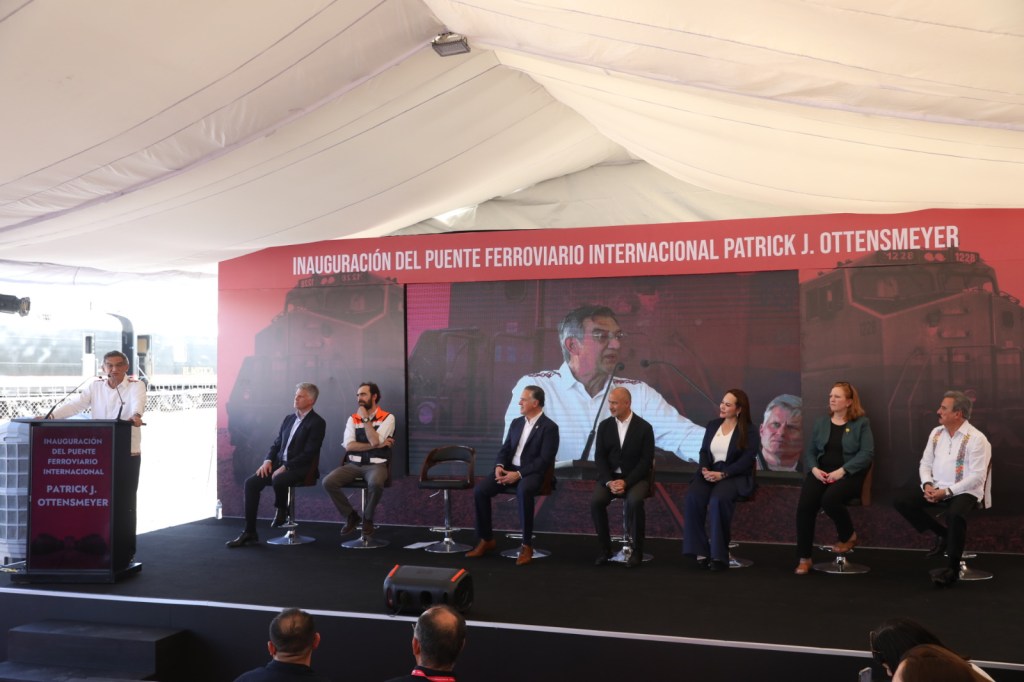 INAUGURAN GOBERNADOR AMÉRICO VILLARREAL Y ALCALDESA CARMEN LILIA SEGUNDO PUENTE FERROVIARIO INTERNACIONAL EN NUEVO&nbsp;LAREDO
