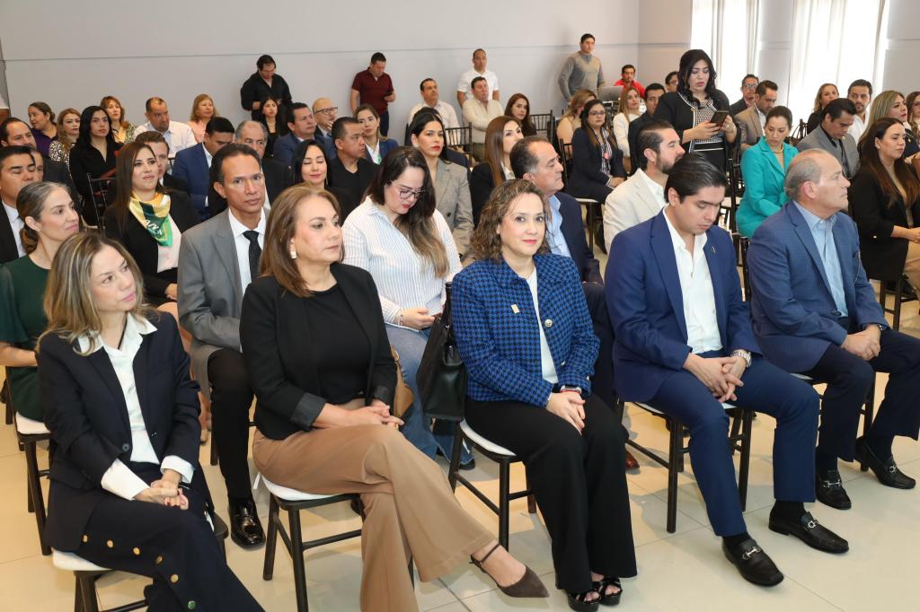 Se compromete LaloGattás a trabajar en equipocon el sector&nbsp;inmobiliario.