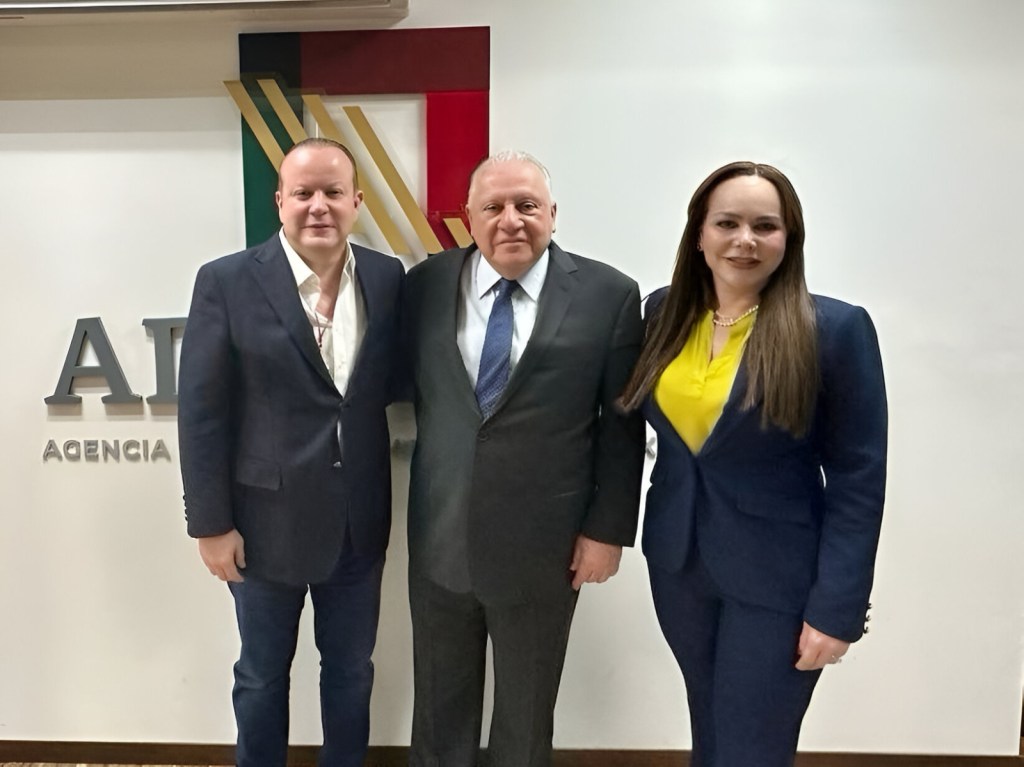 ALCALDESA CARMEN LILIA CANTUROSAS SE REÚNE CON TITULAR NACIONAL DE ADUANAS PARA FORTALECER COMERCIO FRONTERIZO Y SOLUCIONAR LOS CONFLICTOS EN&nbsp;PUENTES.