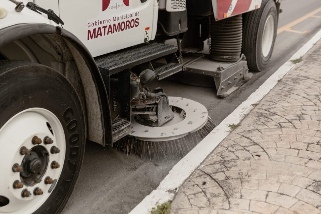 Entrega Gobierno Municipal equipo para reforzar los servicios&nbsp;públicos