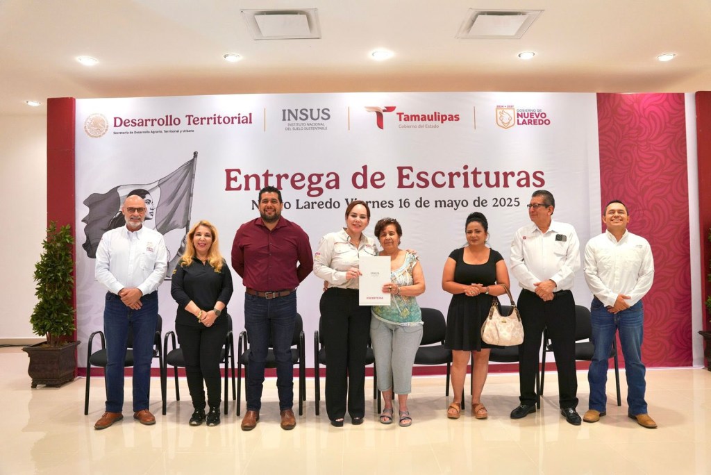 GOBIERNO FEDERAL, ESTATAL Y MUNICIPAL ASEGURAN PATRIMONIO DE 100 FAMILIAS CON ENTREGA DE&nbsp;ESCRITURAS
