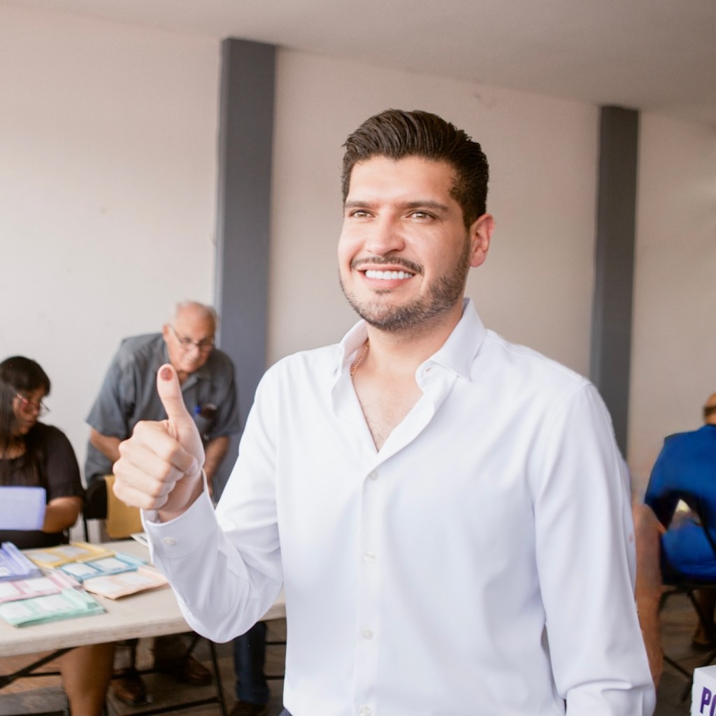 Alberto Granados ejerció su voto e hizo un llamado a la participación ciudadana durante la jornada&nbsp;electoral