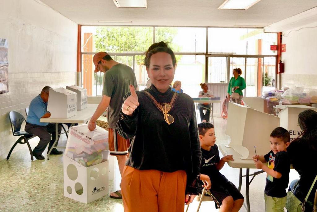 Carmen Lilia Canturosas acude a las urnas en jornada electoral&nbsp;histórica