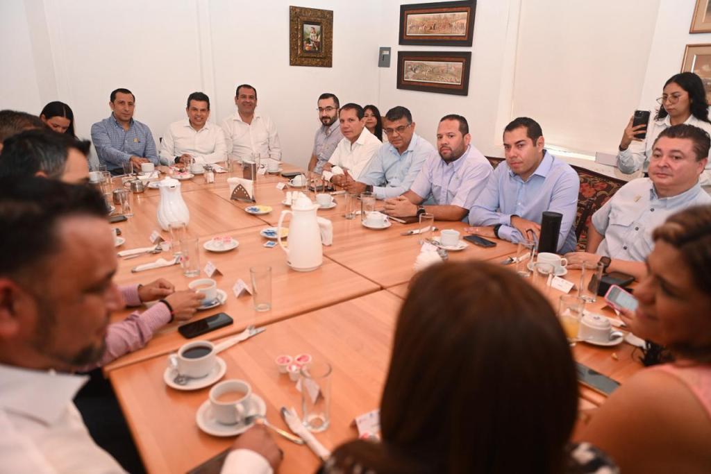 Estrechan lazos de colaboración Gobierno de Victoria y&nbsp;CANACO.