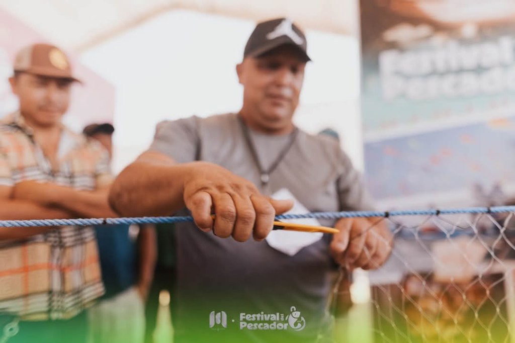 Manos artesanas brillan en el concurso de encabalgado de atarraya durante el Festival del&nbsp;Pescador