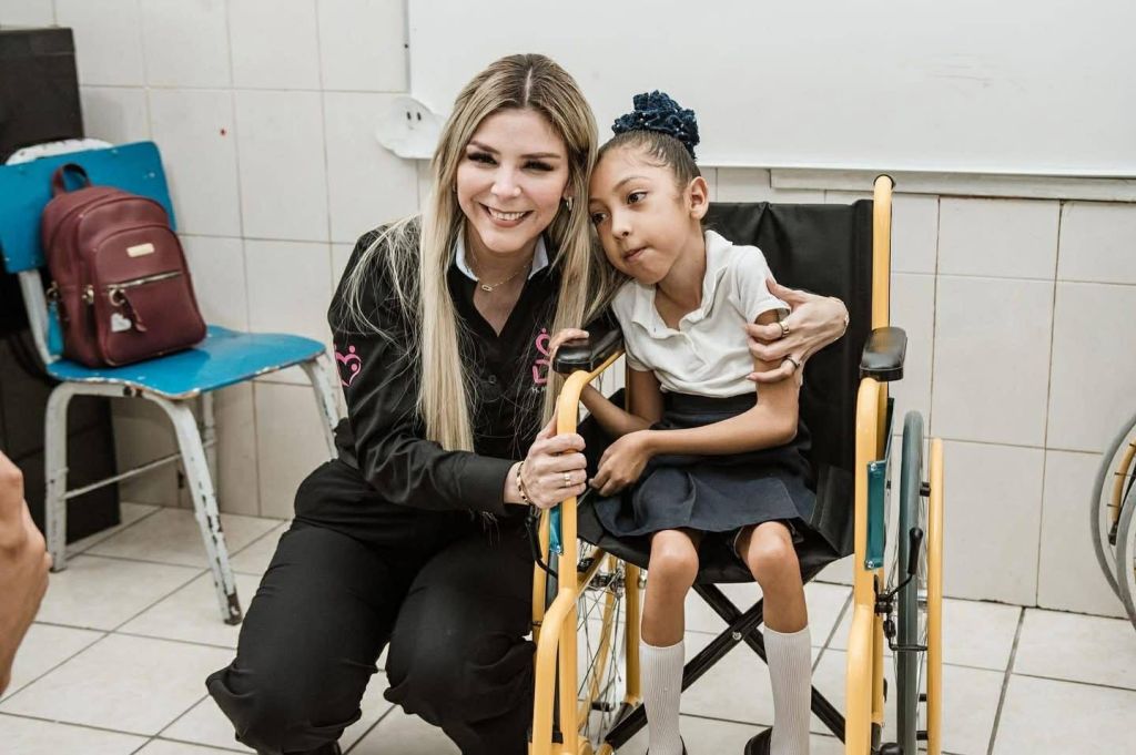 Responde Anita de Granados, Presidenta del Sistema DIF peticiones del “Martes en tu&nbsp;Colonia”