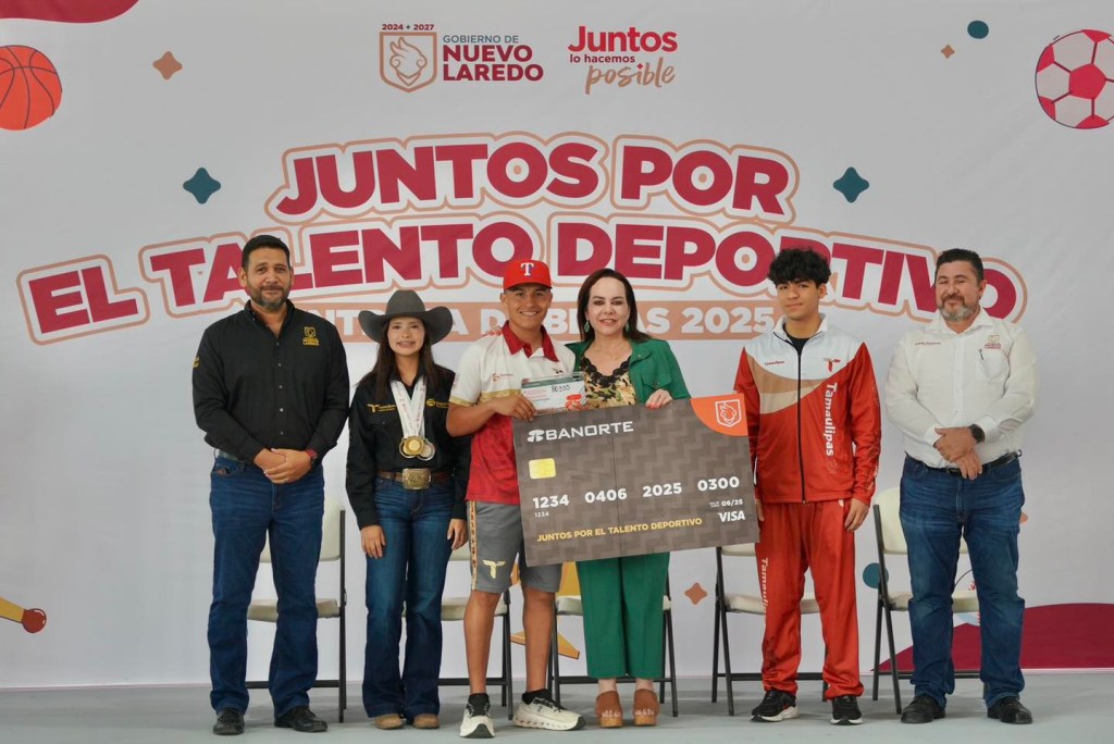 ENTREGA CARMEN LILIA CANTUROSAS BECA DEPORTIVA A 300 ATLETAS DE NUEVO&nbsp;LAREDO