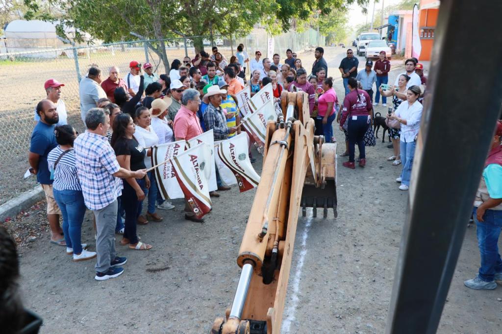 Mejoran Gobierno Municipal y COMAPA Altamira red hidrosanitaria en Maclovio&nbsp;Herrera