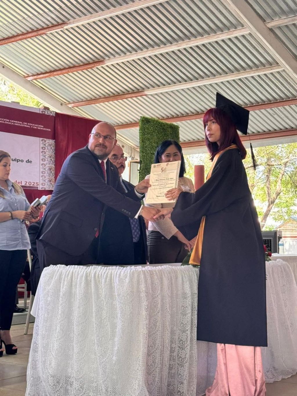 Héctor Villegas acompaña a estudiantes del CBTis 73 en su graduación y destaca el papel de la educación en la transformación de&nbsp;Tamaulipas