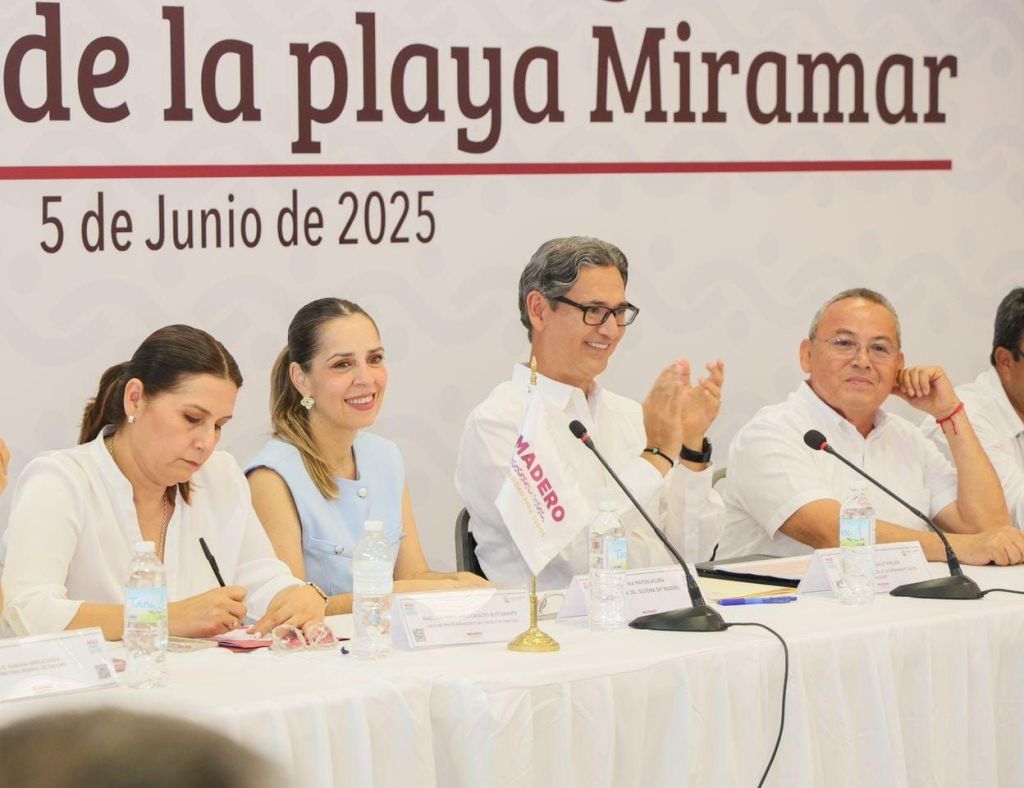 En nuevo foro se fortalece Reglamento de playa; se consolidará orden, seguridad y sostenibilidad:&nbsp;Erasmo