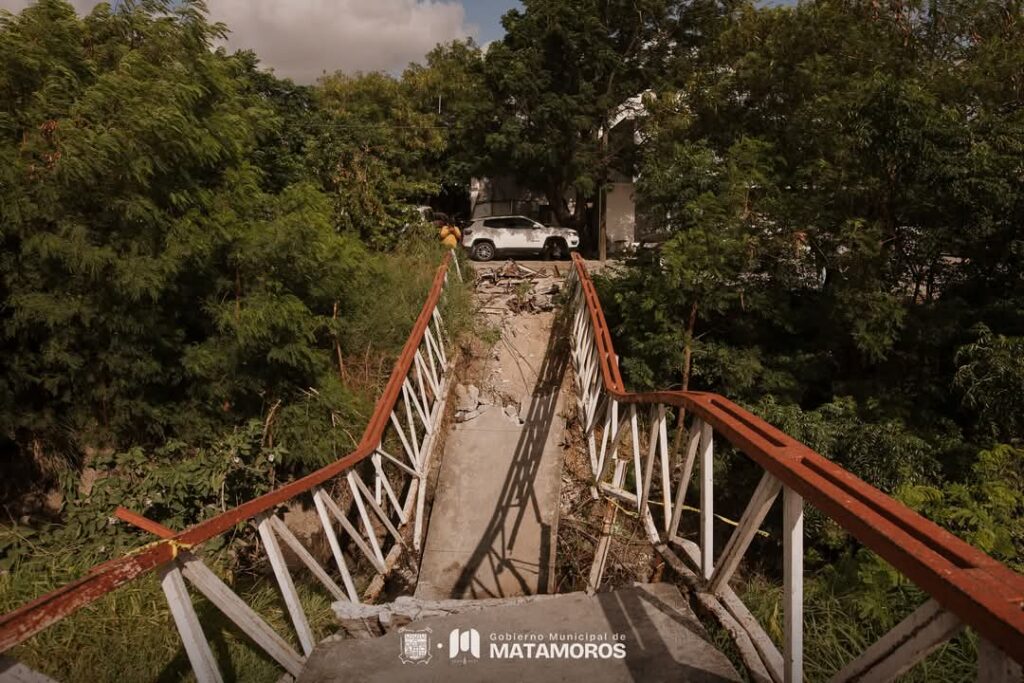 Retiran puente peatonal en la colonia Obrera por condiciones&nbsp;inservibles