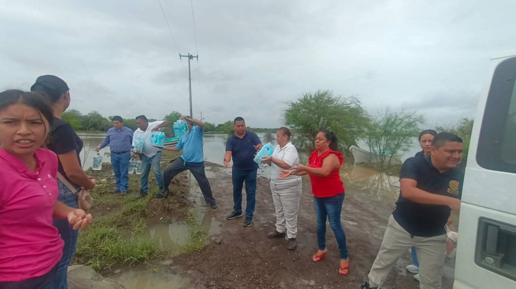 Estudiantes y maestros del Cobat se muestran solidarios con afectados por&nbsp;inundaciones.