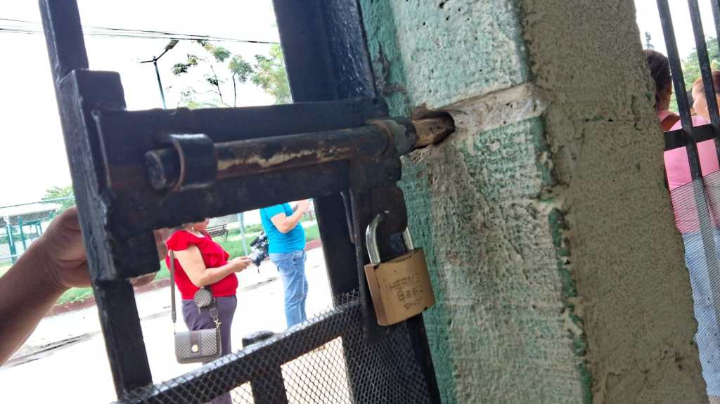 Marchan vecinos de Los Prados; exigen justicia para&nbsp;Cinthia