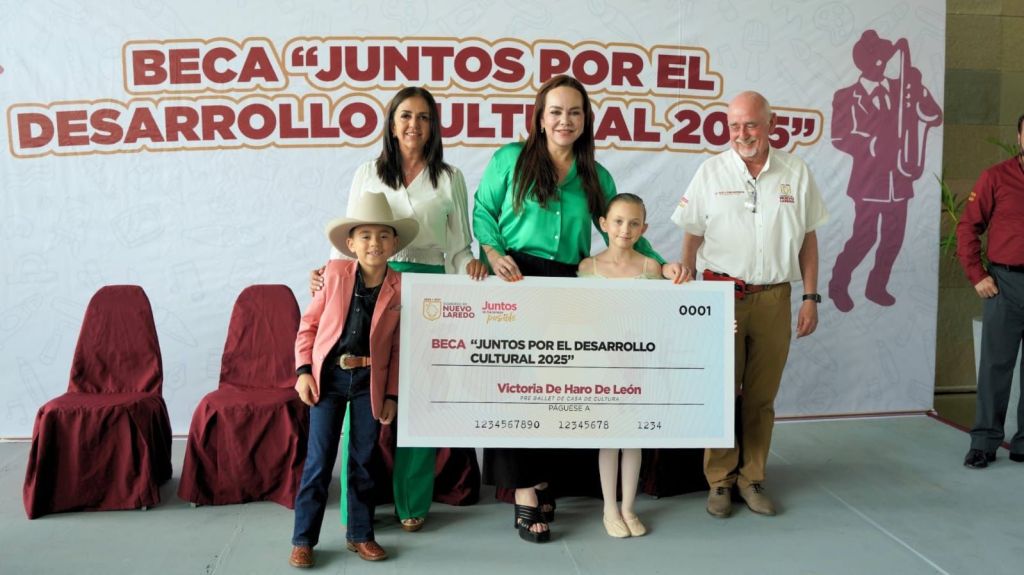 ENTREGA ALCALDESA CARMEN LILIA CANTUROSAS MÁS DE 300 BECAS CULTURALES Y REFRENDA COMPROMISO CON ARTISTAS&nbsp;LOCALES