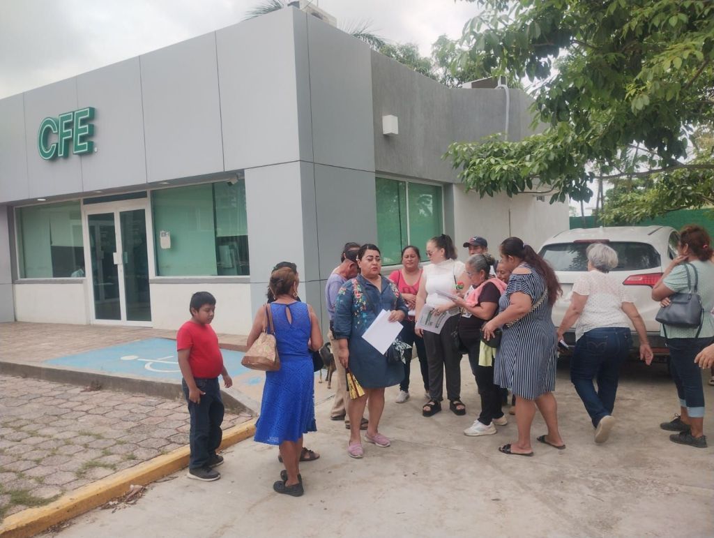 Protestan vecinos por apagones en&nbsp;Altamira.