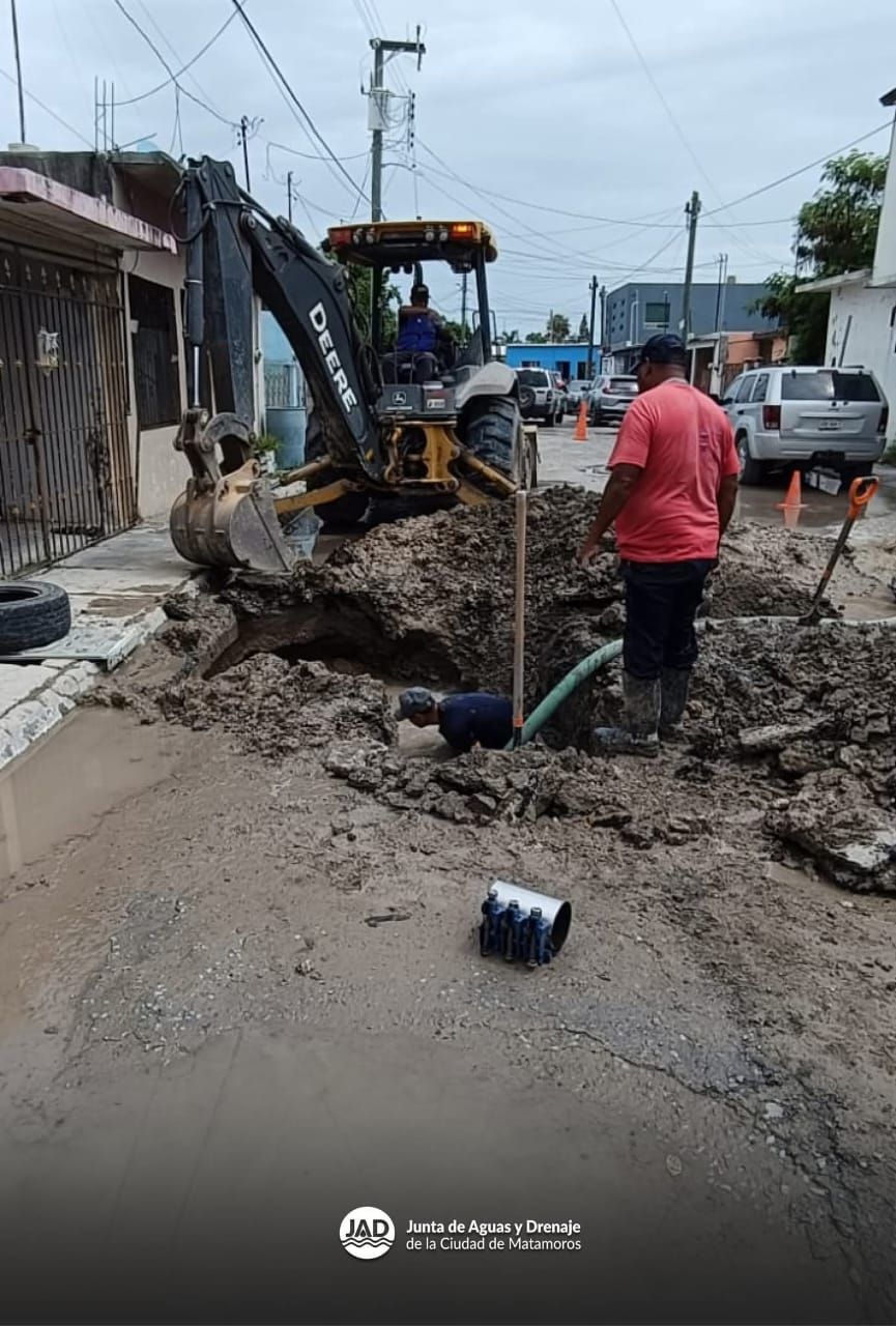 Avanzan los trabajos de reparación de fugas en la red de agua potable de la&nbsp;ciudad