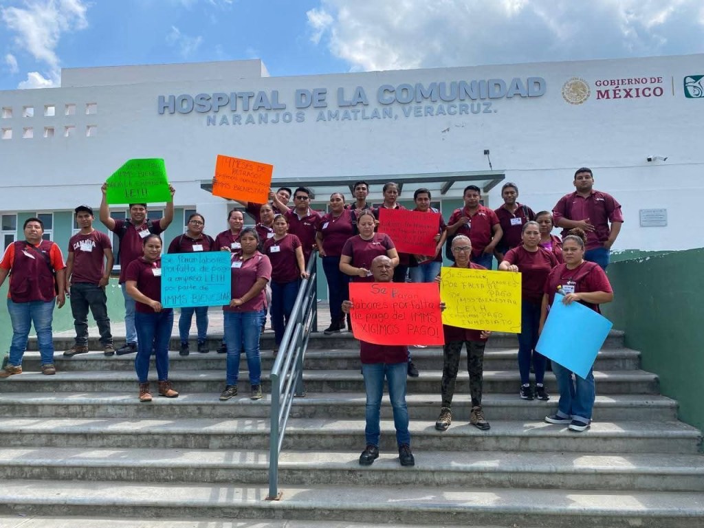 Trabajadores del área de mantenimiento del Hospital IMSS-Bienestar realizan plantón por falta de&nbsp;pago