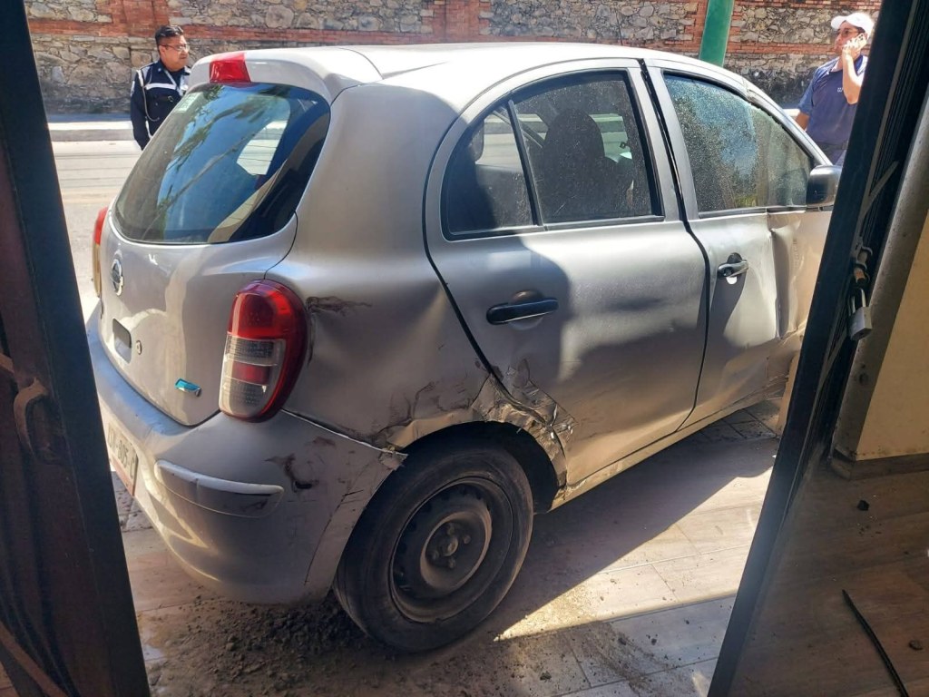 Camioneta en fuga provoca choque en el centro de&nbsp;Tampico