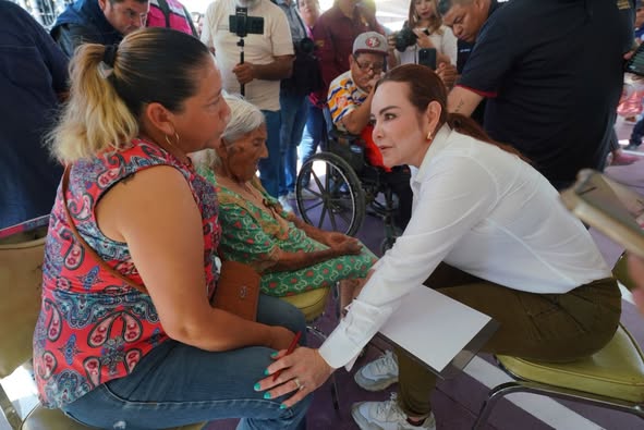 LLEVA ALCALDESA CARMEN LILIA CANTUROSAS SERVICIOS DEL GOBIERNO MUNICIPAL A COLONIA NUEVA&nbsp;VICTORIA