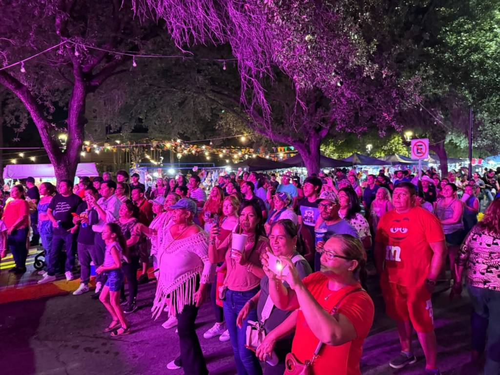 VIVEN FAMILIAS DE NUEVO LAREDO FIESTA EN EL CENTRO HISTÓRICO CON ‘GUERREREADA&nbsp;2025’