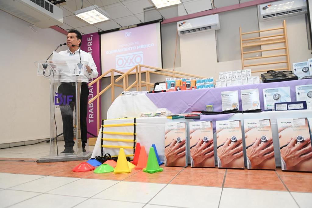 Recibe DIF Victoria equipo médico de cadena comercial&nbsp;OXXO.