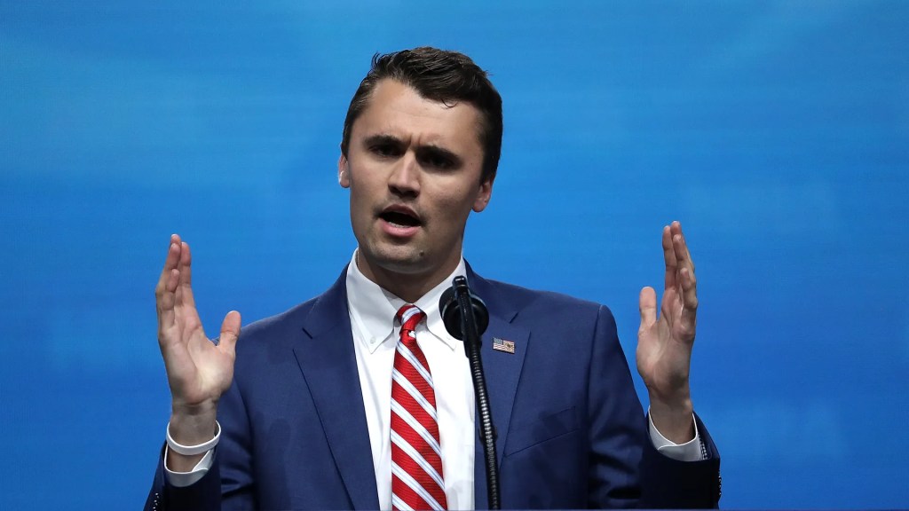 Charlie Kirk, líder conservador, muere tras ser baleado en universidad de&nbsp;Utah