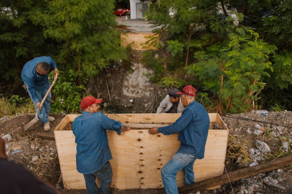 Avanza reconstrucción de puente peatonal en la Colonia Obrera: Beto&nbsp;Granados