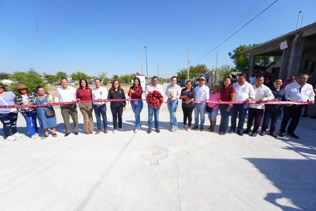 ALCALDESA CARMEN LILIA CANTUROSAS ENTREGA OBRAS DE PAVIMENTACIÓN EN LA COLONIA 150&nbsp;ANIVERSARIO