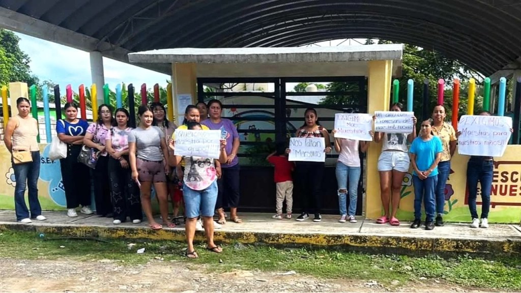 PROTESTAN MADRES DE FAMILIA DEL JARDÍN DE NIÑOS “ENRIQUE C.&nbsp;RÉBSAMEN”
