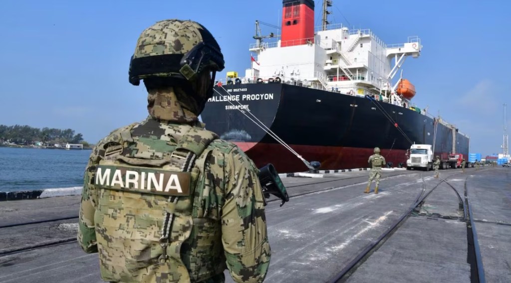 Detienen al vicealmirante Farías Laguna y a funcionarios por contrabando de diésel en&nbsp;Tampico