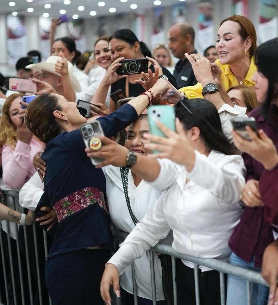 El apretón de manos de Claudia y la señal&nbsp;invisible.