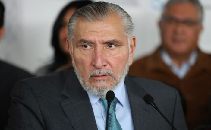 Senador Adán Augusto López llama a mantener prioridades pese a casos de huachicol&nbsp;fiscal