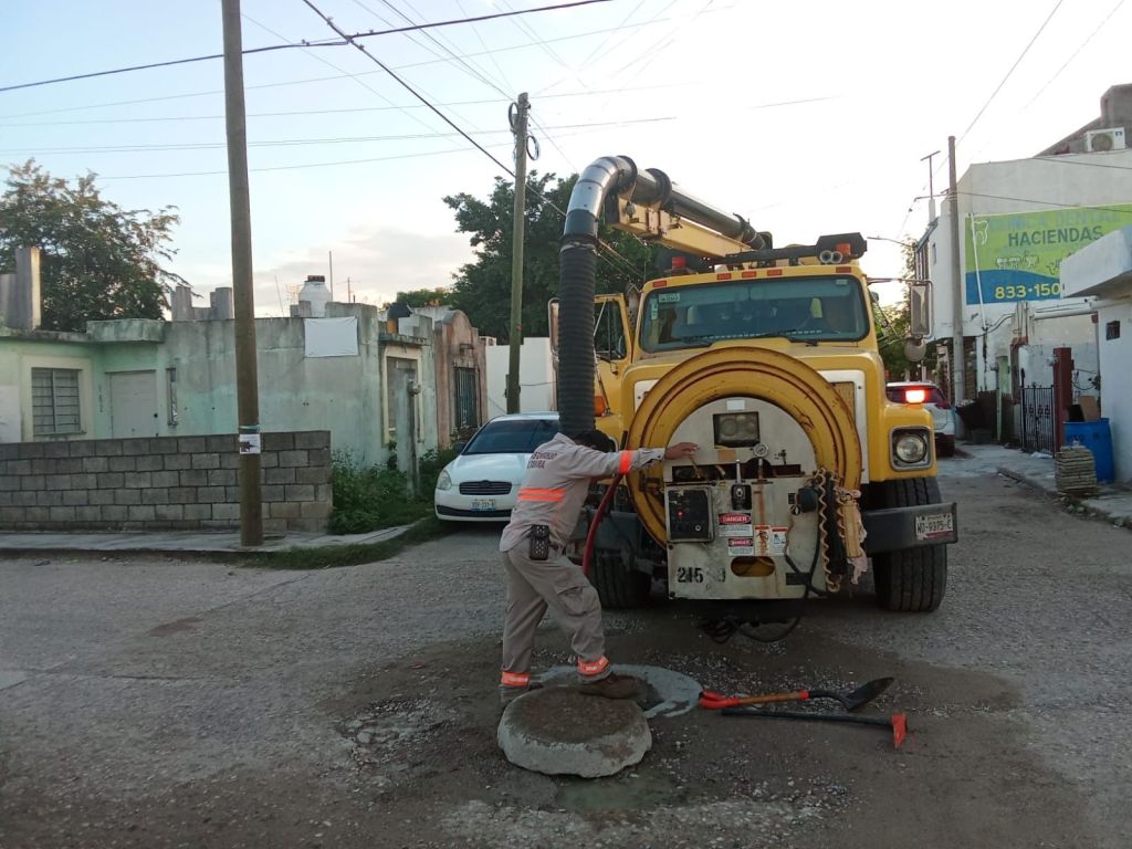 COMAPA Altamira efectúa sondeo y desazolve de drenaje en fraccionamientos