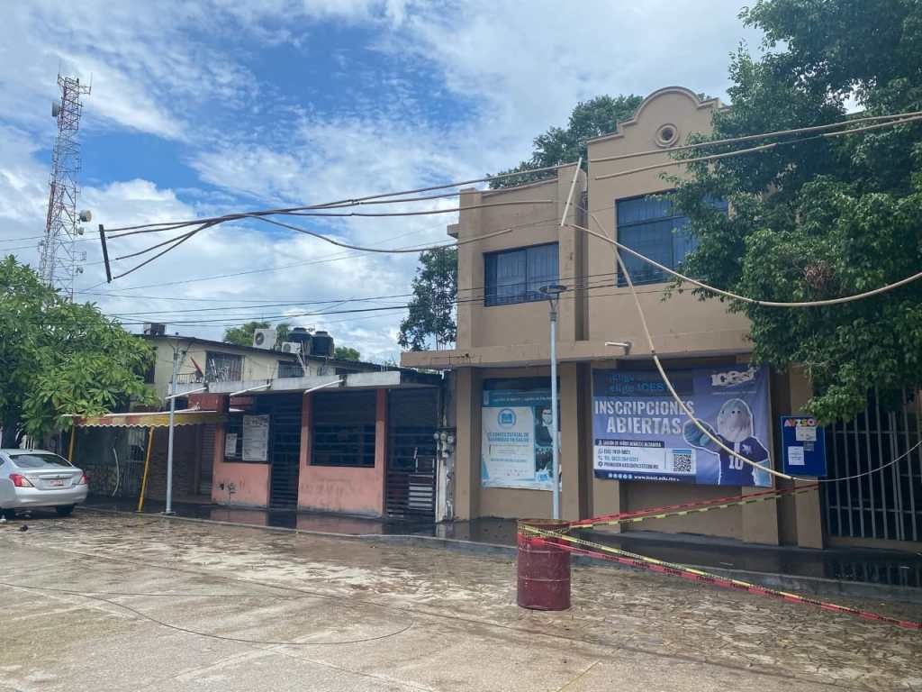 PELIGRO POR CABLES ENERGIZADOS EN ALTAMIRAPor: José Juan&nbsp;Tomas