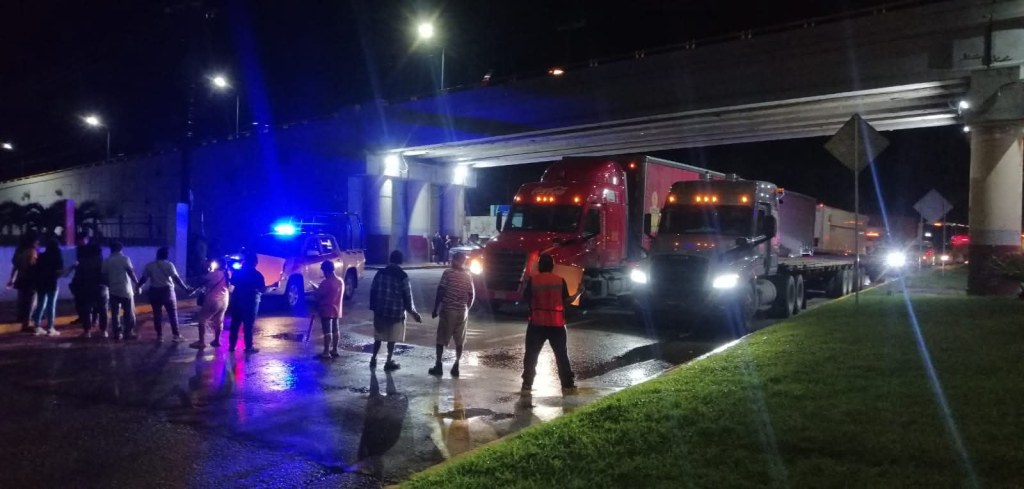 Bloquean la Tampico–Mante por falta de luz desde hace más de 48&nbsp;horas