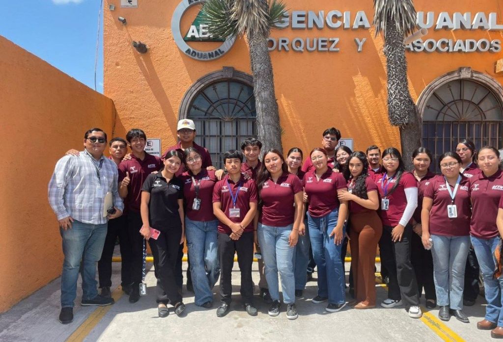 Visitan estudiantes de la UTTN agencia aduanal&nbsp;UNIMEX