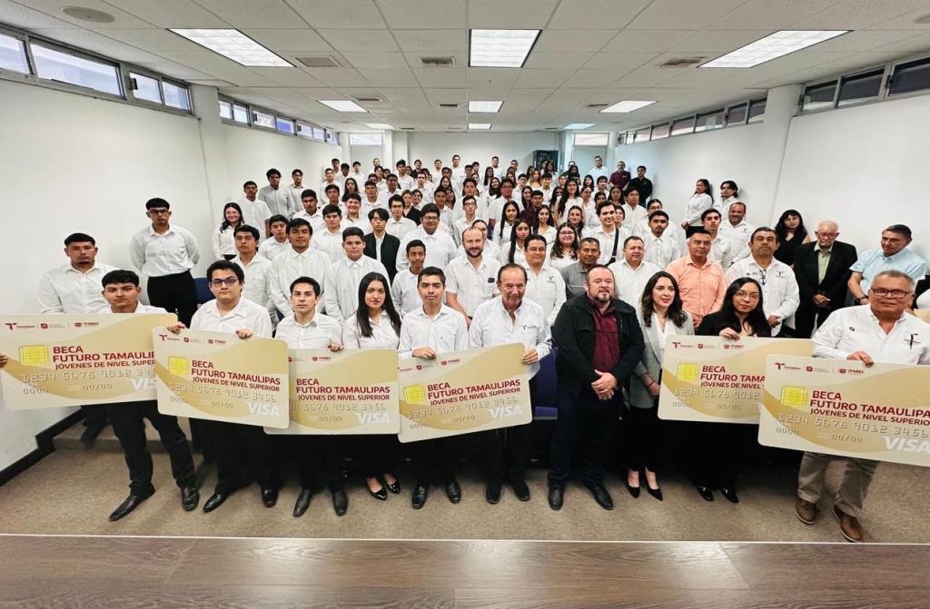 Fortalece ITABEC el talento universitario con 456 becas en la&nbsp;UPV