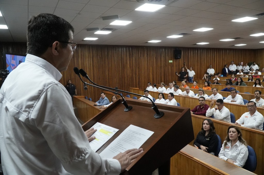 UAT y Secretaría de Educación entregan más de 8 mil becas a&nbsp;universitarios