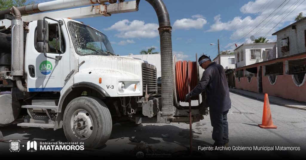 Gobierno de Beto Granados realiza limpieza de drenaje en el Fraccionamiento Infonavit Los&nbsp;Ébanos