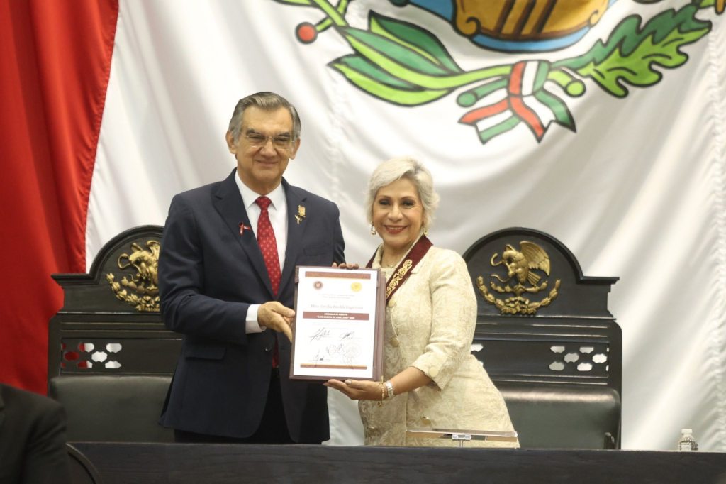 Cecilia Lugo recibe la Medalla Luis García de Arellano&nbsp;2025