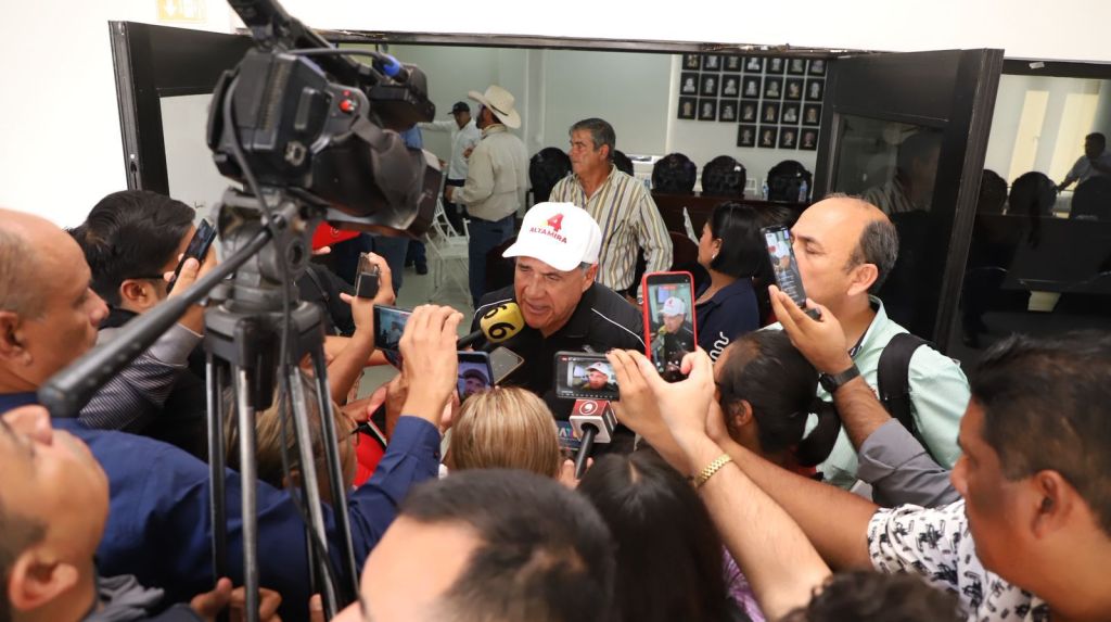 Atiende Armando Martínez necesidades de productores&nbsp;locales