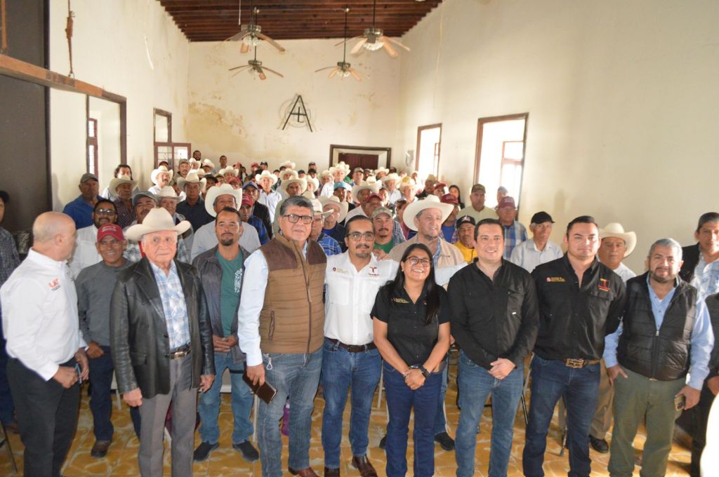 Realiza Economía jornada de capacitación para productores de&nbsp;mezcal