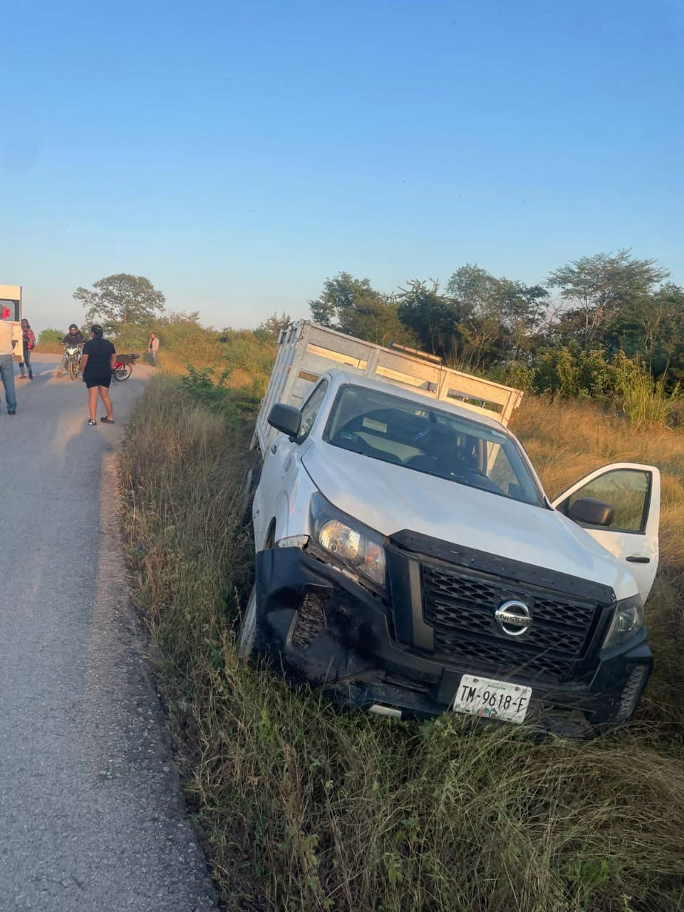 Choque entre camioneta y motocicleta deja dos lesionados en&nbsp;Tamuín.