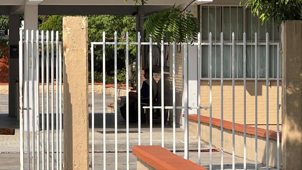 Castigan a alumnos enfrentándolos al frío en la Secundaria “Club de&nbsp;Leones”