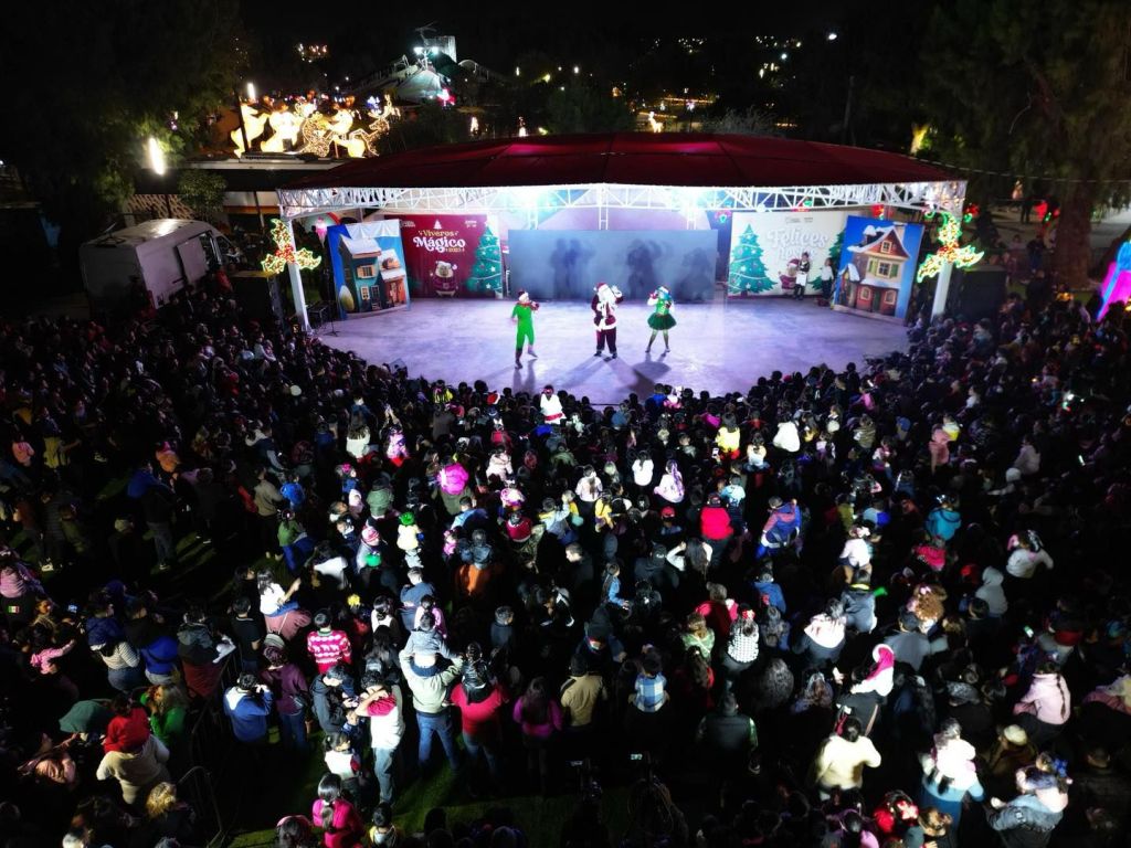 BRILLA NUEVO LAREDO: CARMEN LILIA ENCIENDE EL PINO NAVIDEÑO E INAUGURAN VIVEROS MÁGICO CON 200 FIGURAS GIGANTES Y MÁS DE 200 MIL LUCES&nbsp;LED