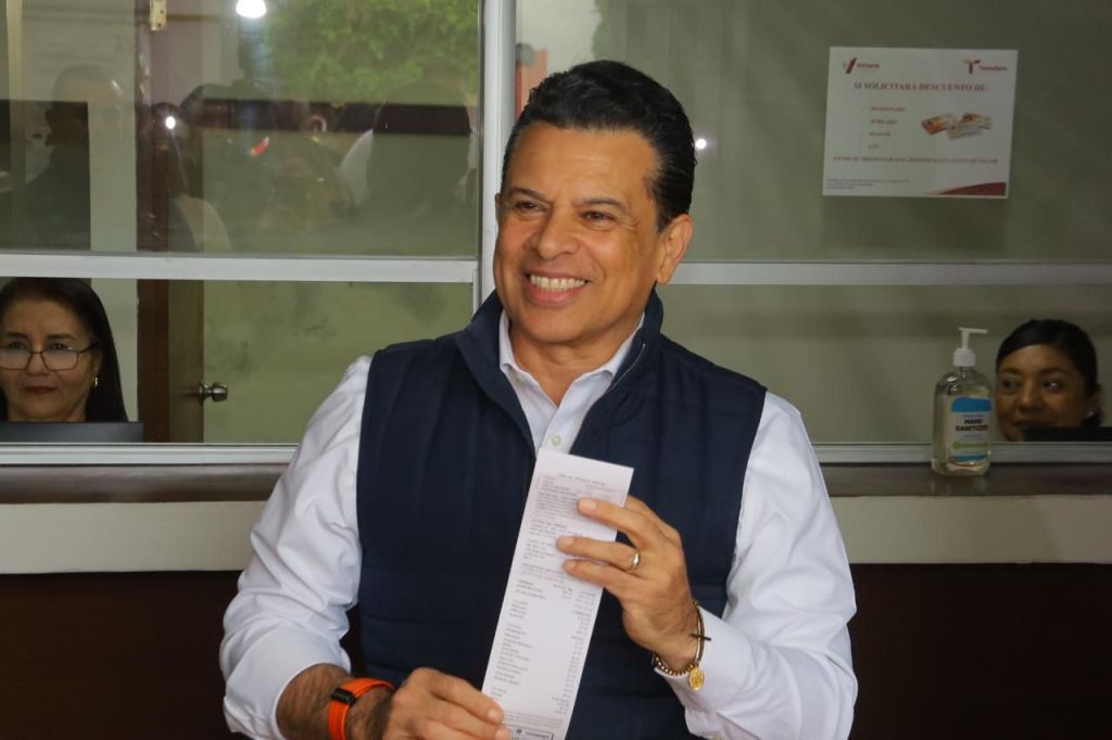 Invita Lalo Gattás a cumplir con el impuesto predial.