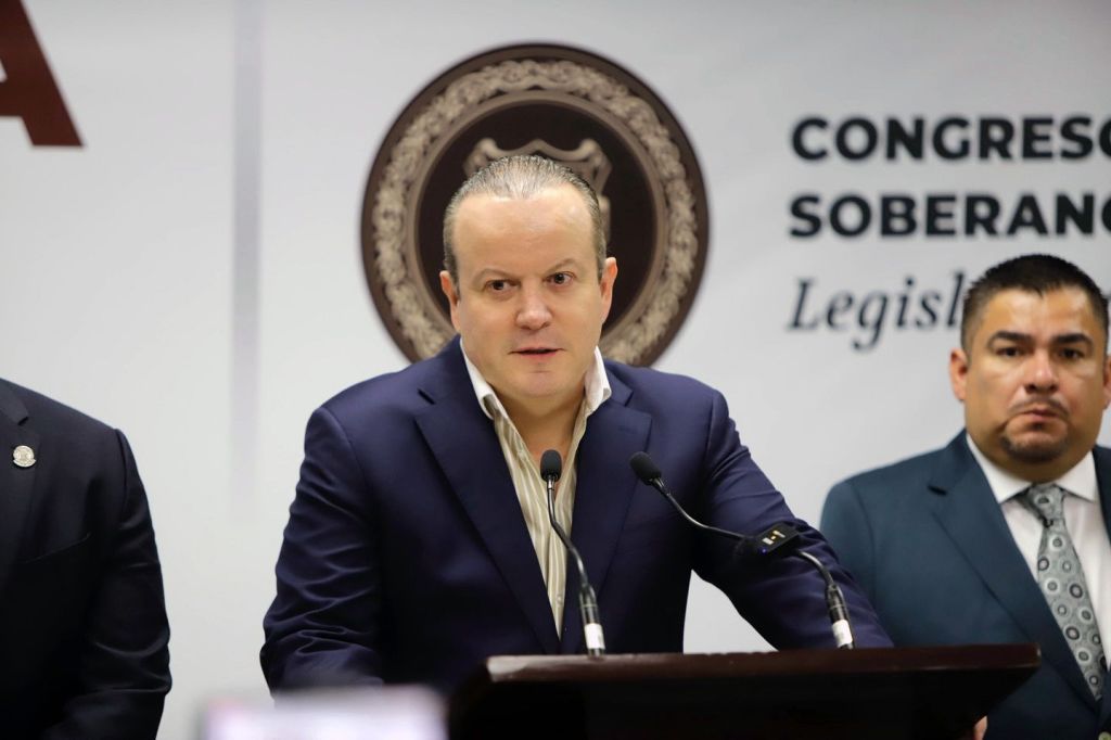 CARLOS CANTUROSAS IMPULSA REFORMA CONSTITUCIONAL PARA GARANTIZAR EL ABASTECIMIENTO PERMANENTE DE&nbsp;MEDICAMENTOS