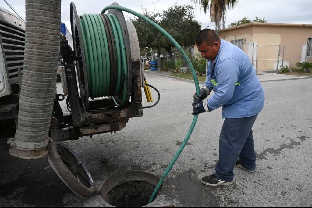 Realiza Gobierno de Beto Granados, limpieza y desazolve de drenaje sanitario en la colonia San&nbsp;Fernando